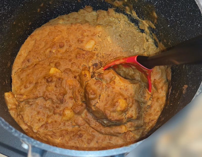 鍋の中の100%カレー (冷えたあと)